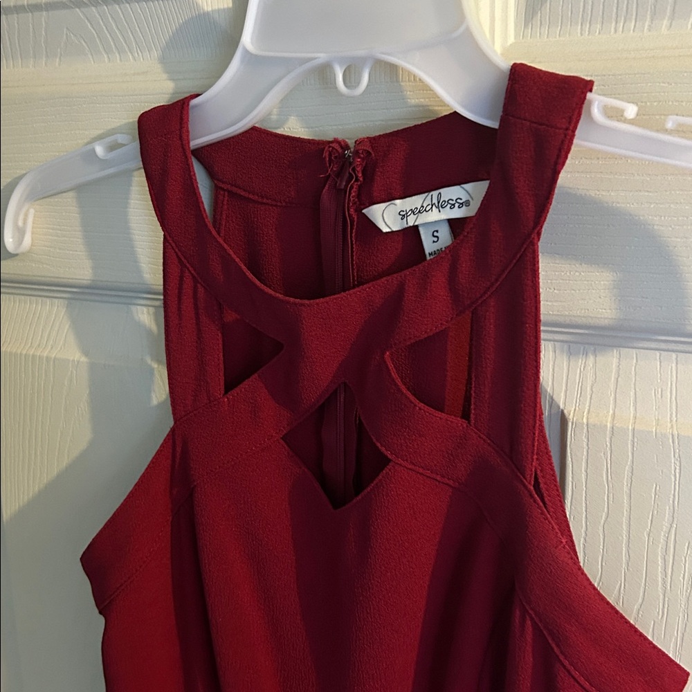 Elegant Sleeveless Burgundy Dress - Picture 2 of 3